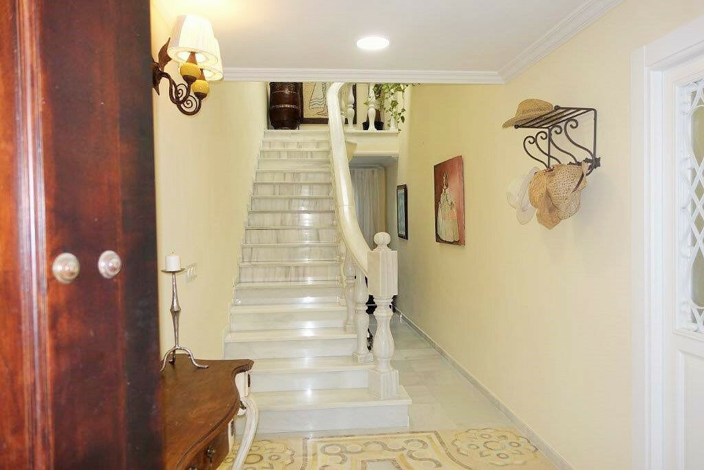 Detached Villa Nueva Andalucía Málaga - image 17
