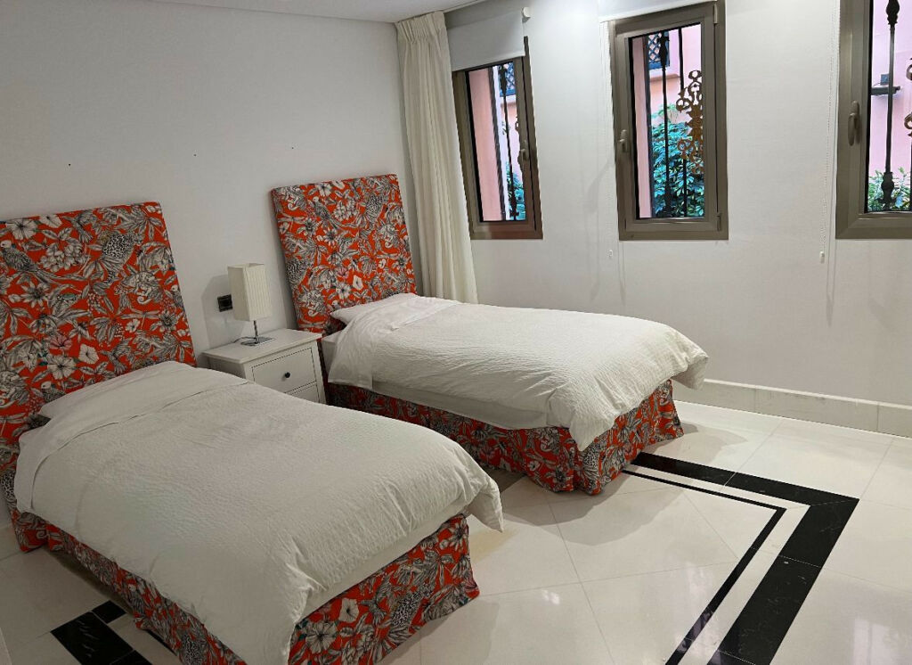 Middle Floor Apartment Puerto Banús Málaga - image 17