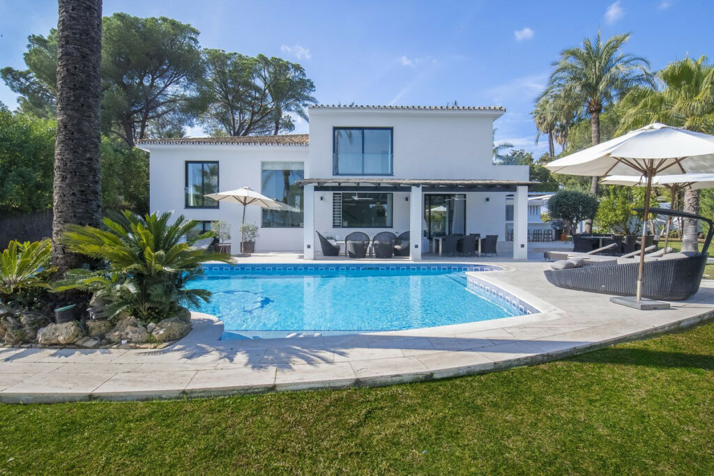 Detached Villa Nueva Andalucía Málaga - image 15