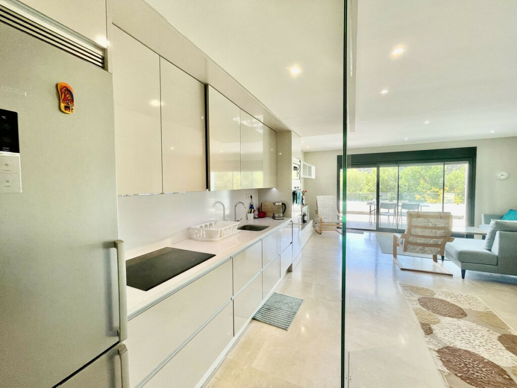 Middle Floor Apartment Estepona Málaga - image 18