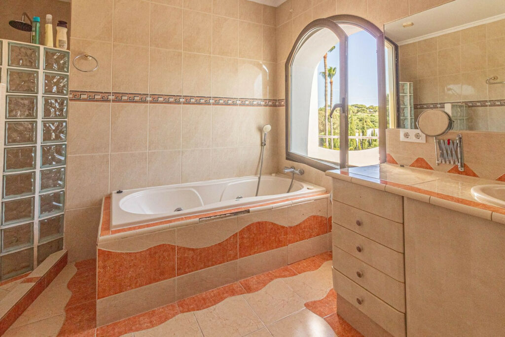 Detached Villa Sotogrande Cádiz - image 18