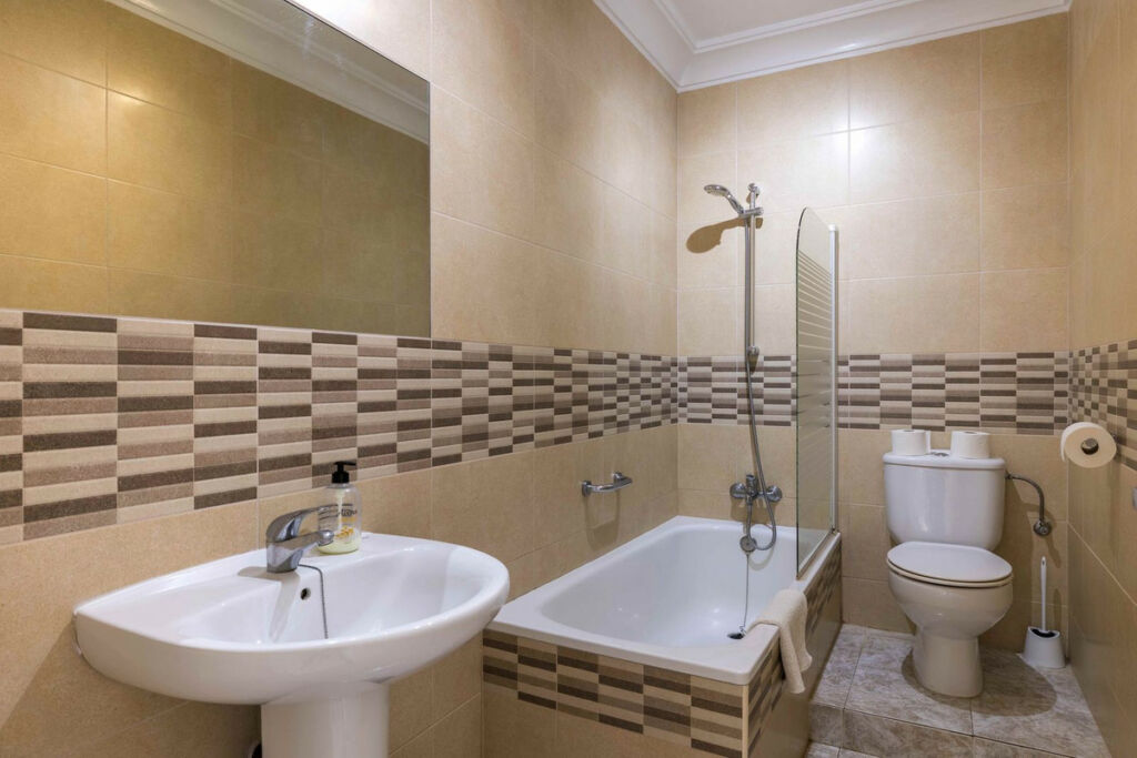Detached Villa Estepona Málaga - image 18