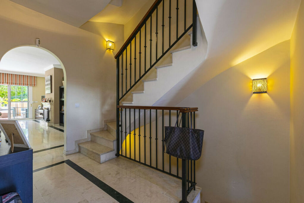 Townhouse Nagüeles Málaga - image 18