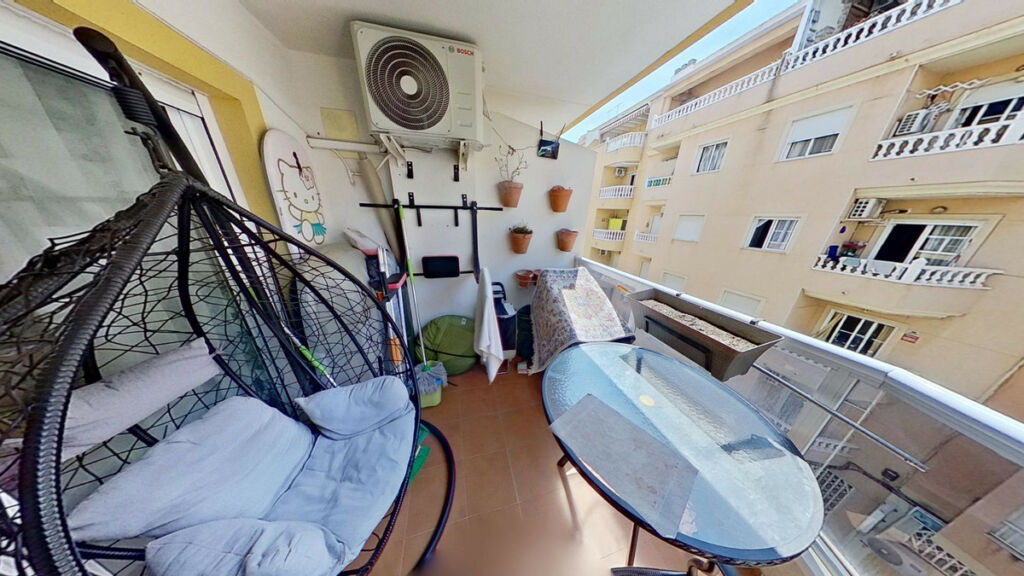 Middle Floor Apartment Torrevieja Alicante - image 18