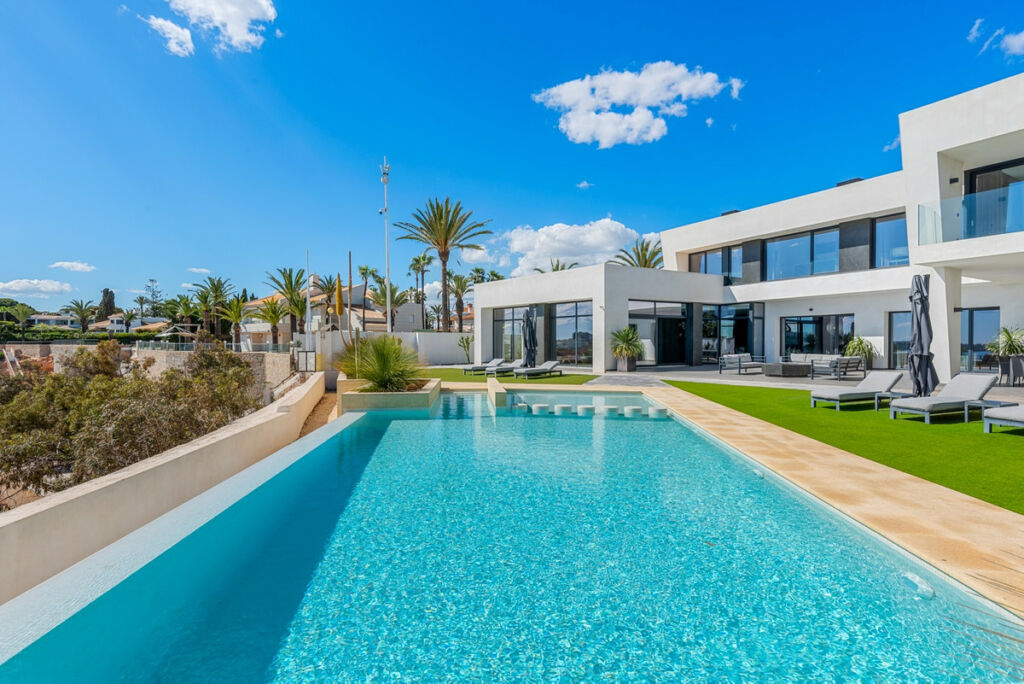 Detached Villa Cabo Roig Alicante - image 19
