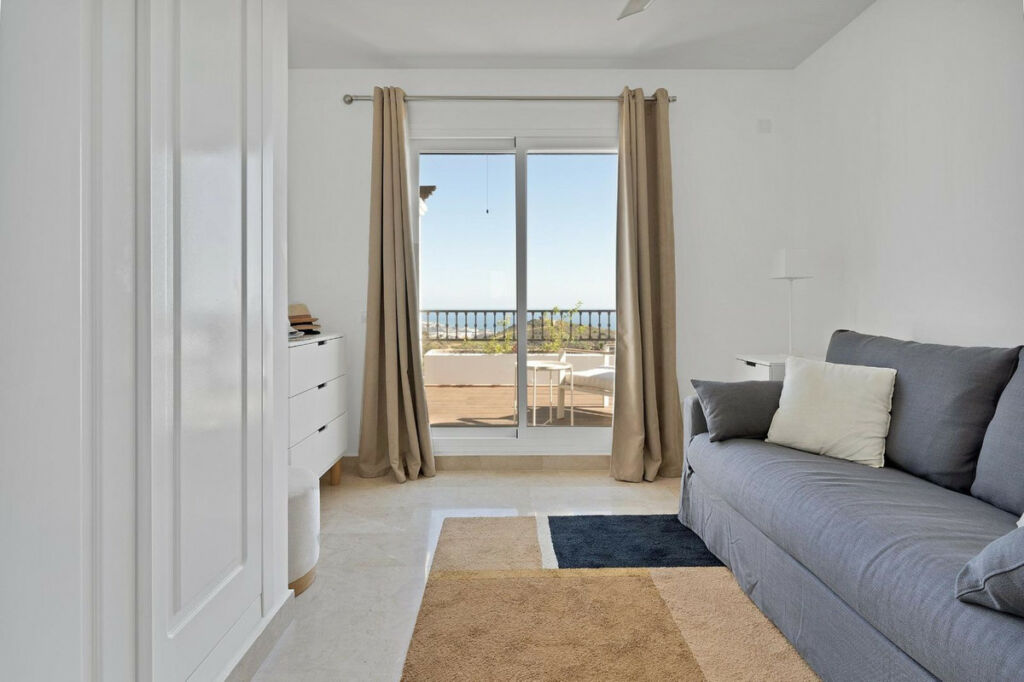 Penthouse Calahonda Málaga - image 19