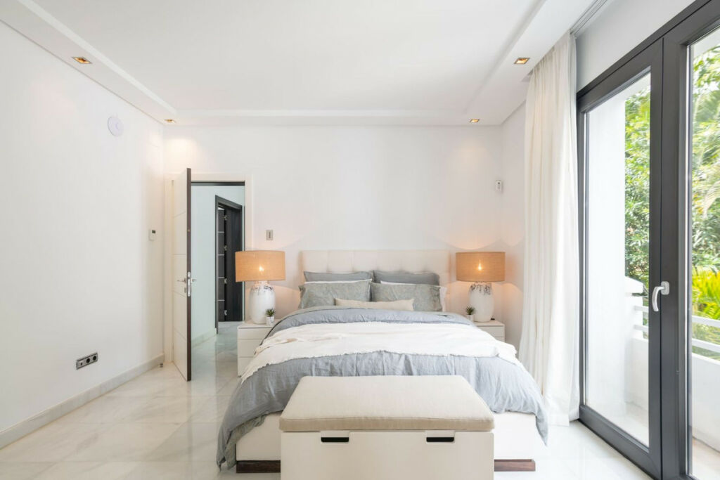 Detached Villa Nueva Andalucía Málaga - image 18
