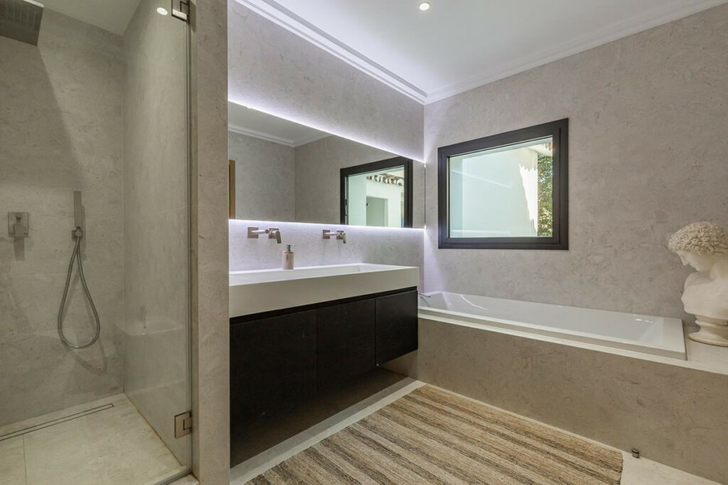 Detached Villa Benahavís Málaga - image 18