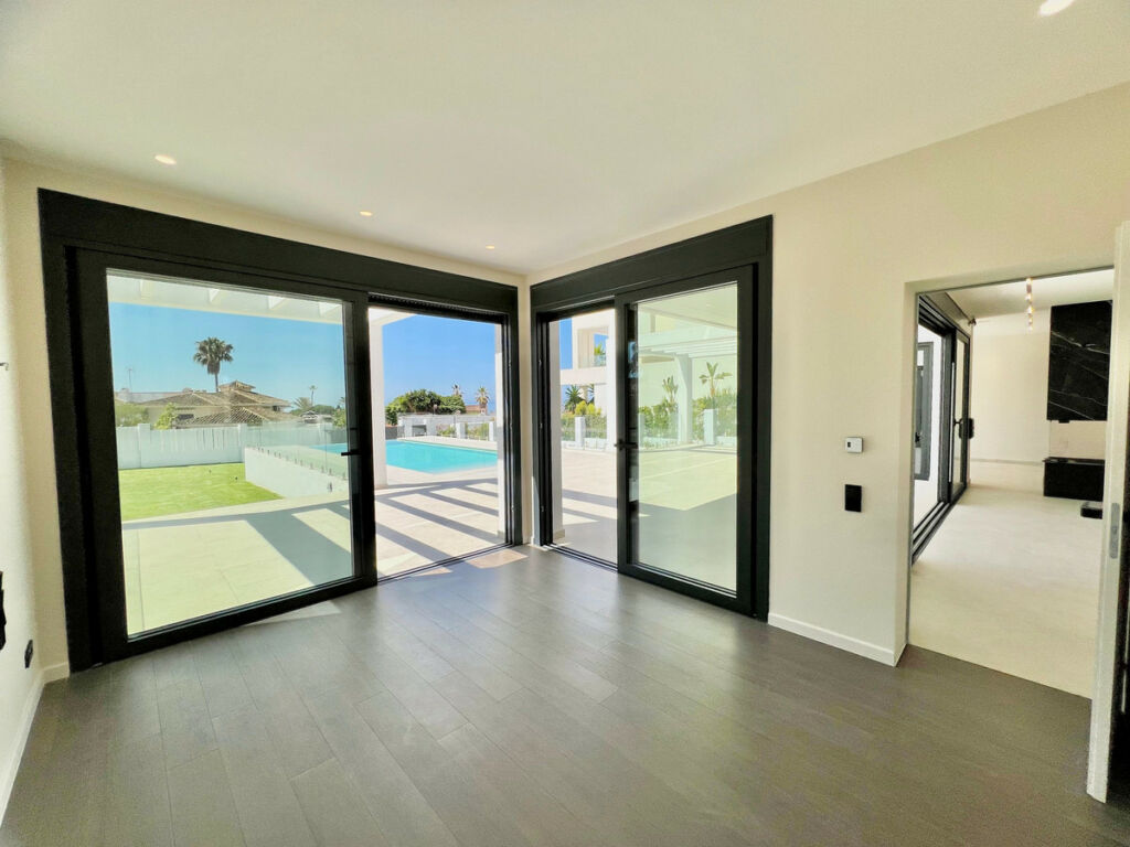 Detached Villa Marbella Málaga - image 18