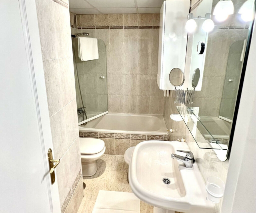 Middle Floor Apartment Estepona Málaga - image 20
