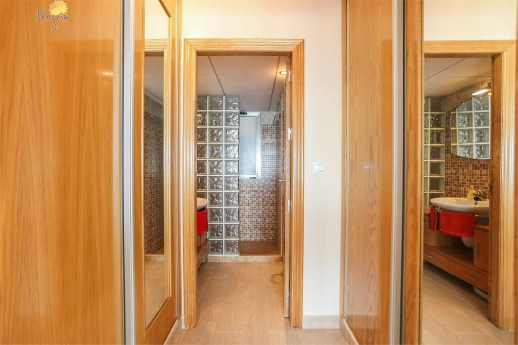 Middle Floor Apartment Torrevieja Alicante - image 18