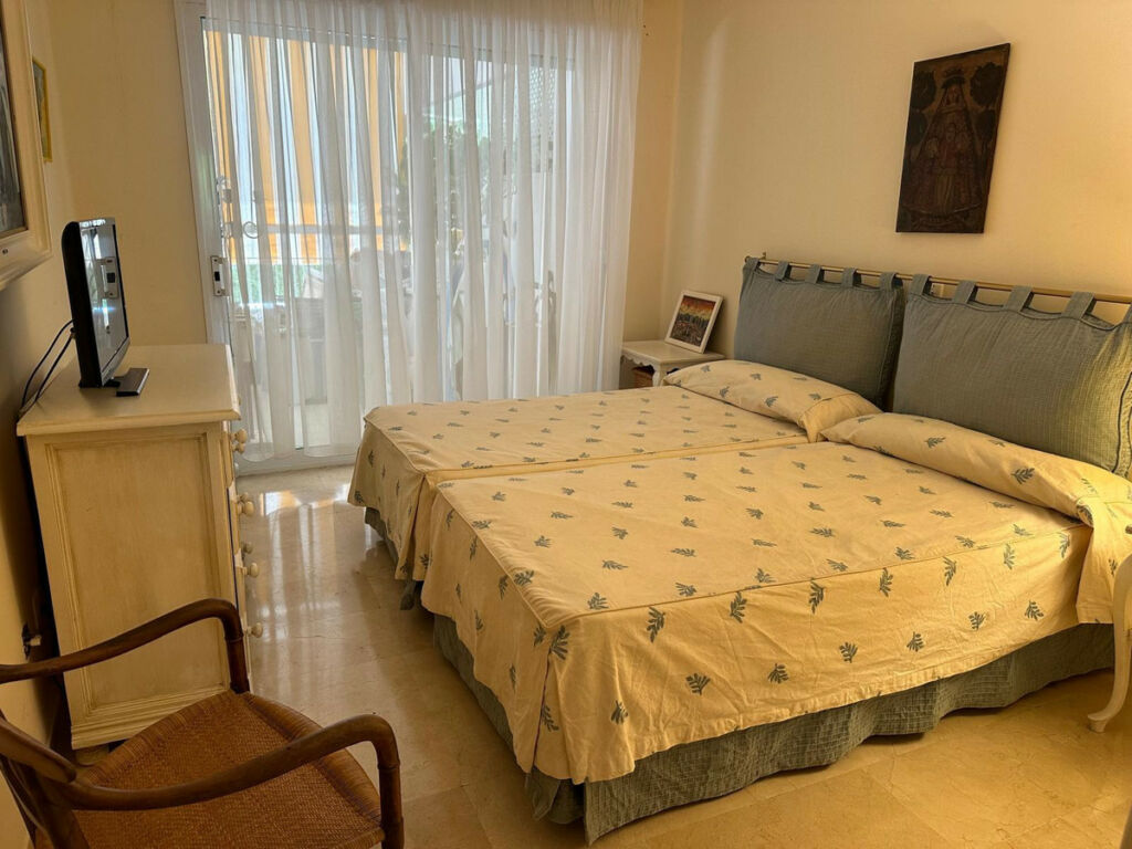 Middle Floor Apartment The Golden Mile Málaga - image 18