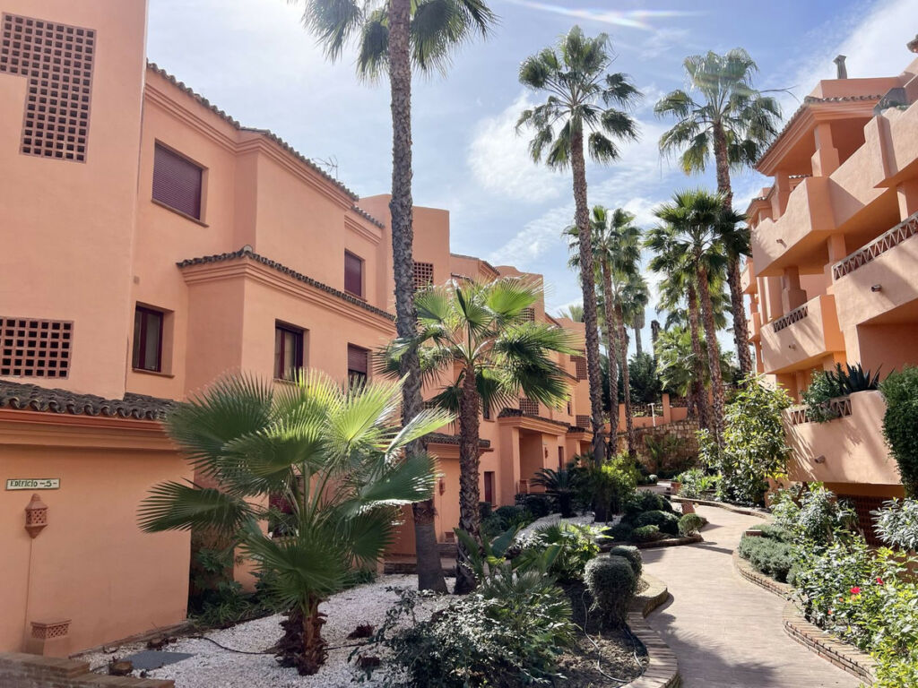 Middle Floor Apartment Benahavís Málaga - image 18
