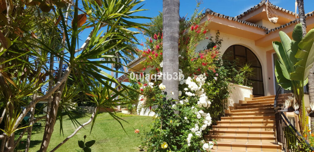Detached Villa New Golden Mile Málaga - image 18