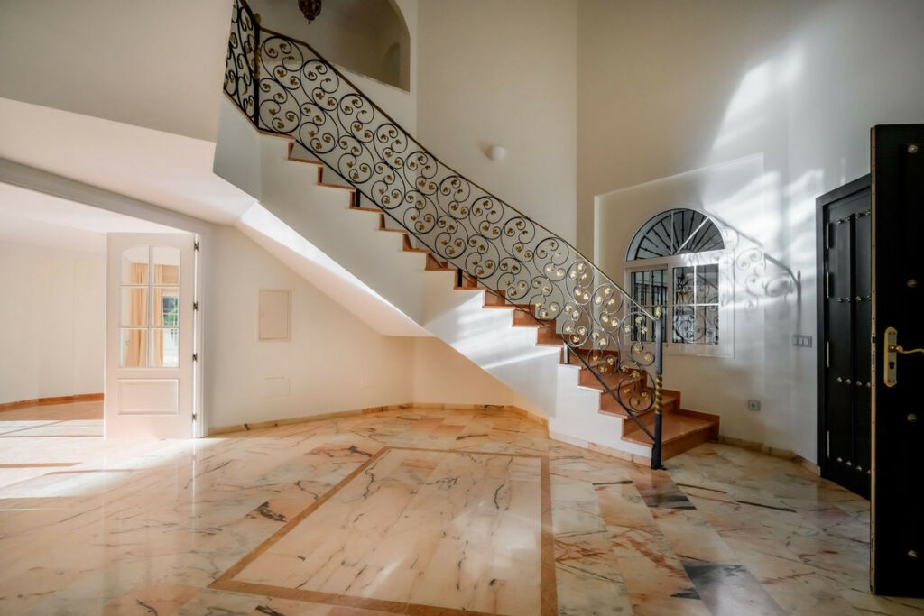 Detached Villa Nueva Andalucía Málaga - image 20