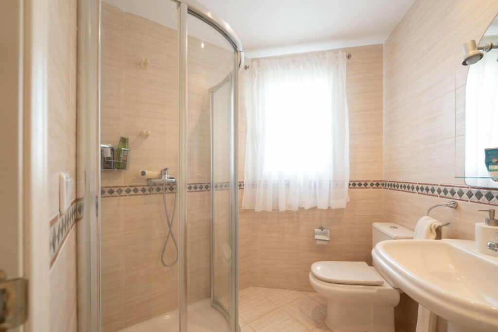 Middle Floor Apartment Estepona Málaga - image 18