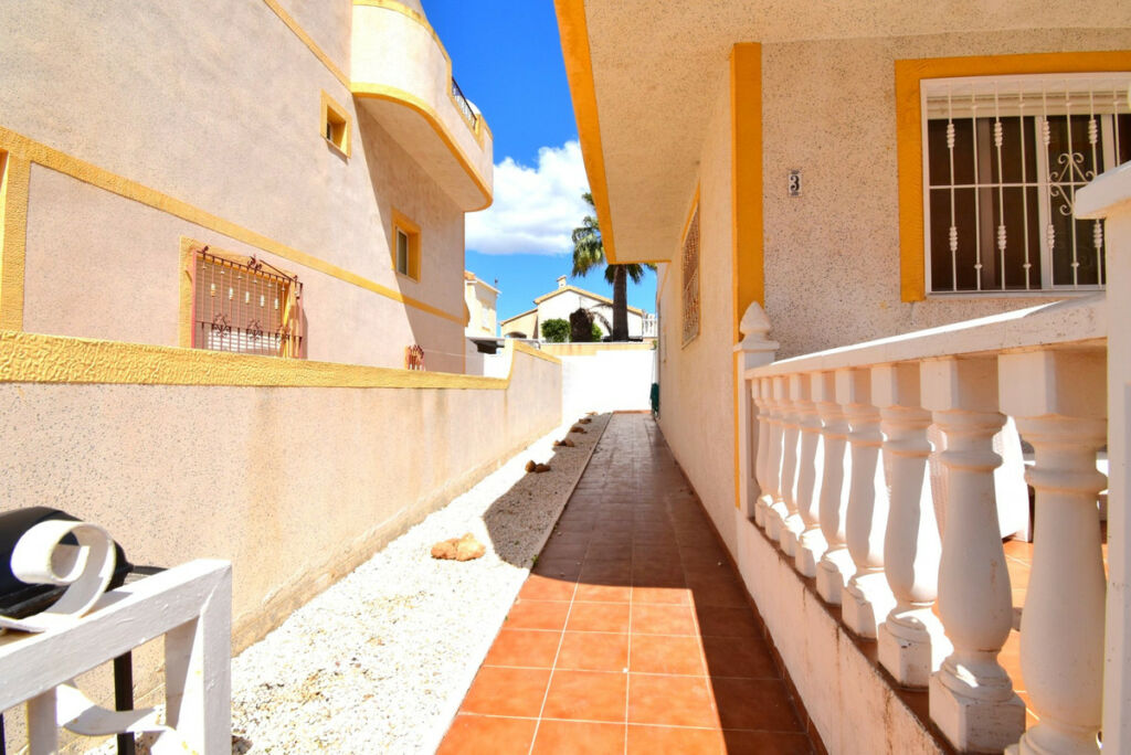 Townhouse Los Altos Alicante - image 18