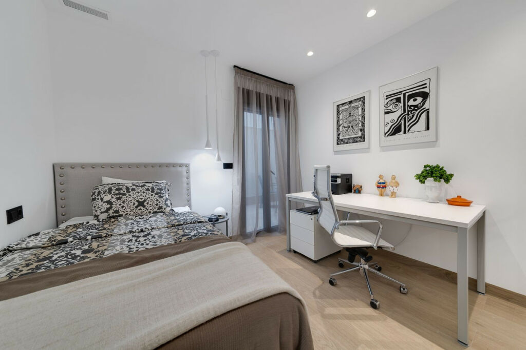 Middle Floor Apartment Torrevieja Alicante - image 17