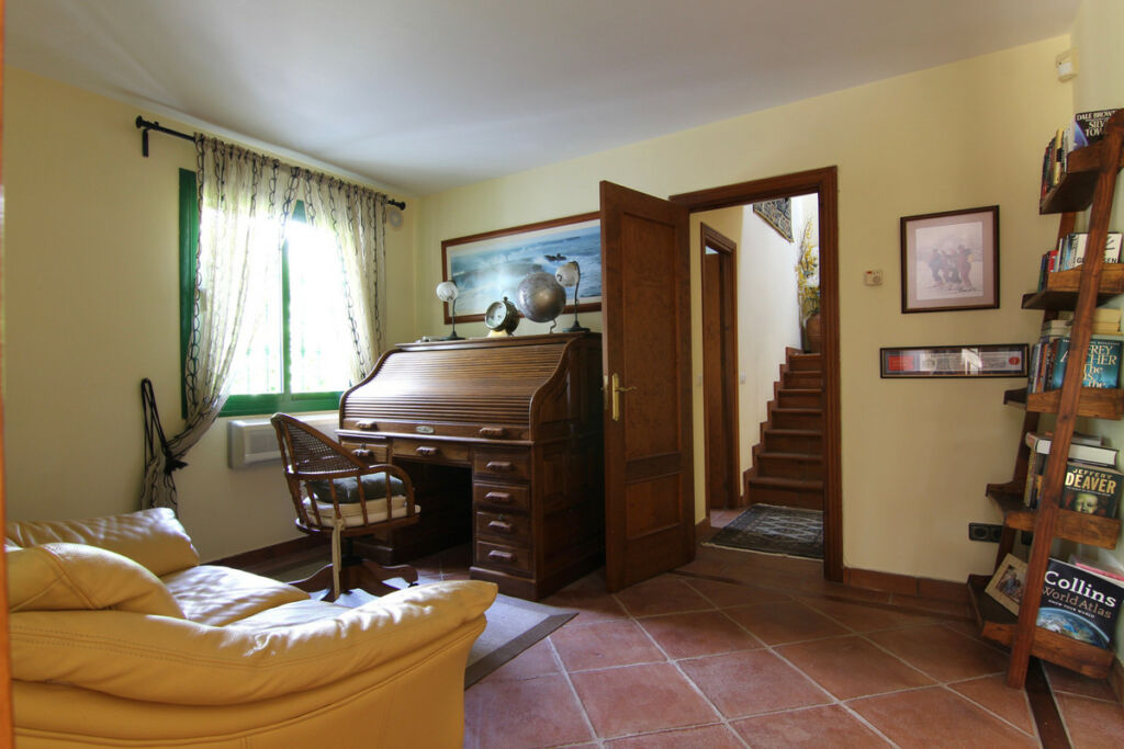 Detached Villa Guadalmina Baja Málaga - image 18
