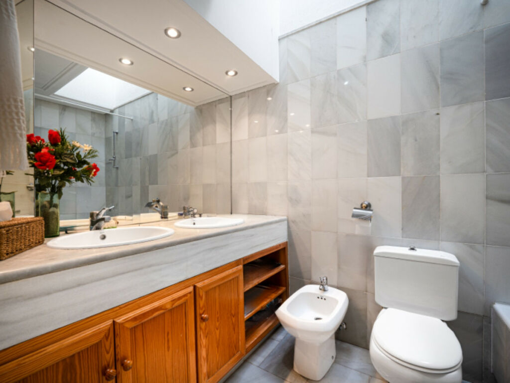 Townhouse Sierra Blanca Málaga - image 18