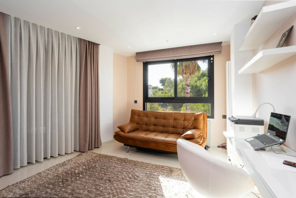 Detached Villa Villamartin Alicante - image 18