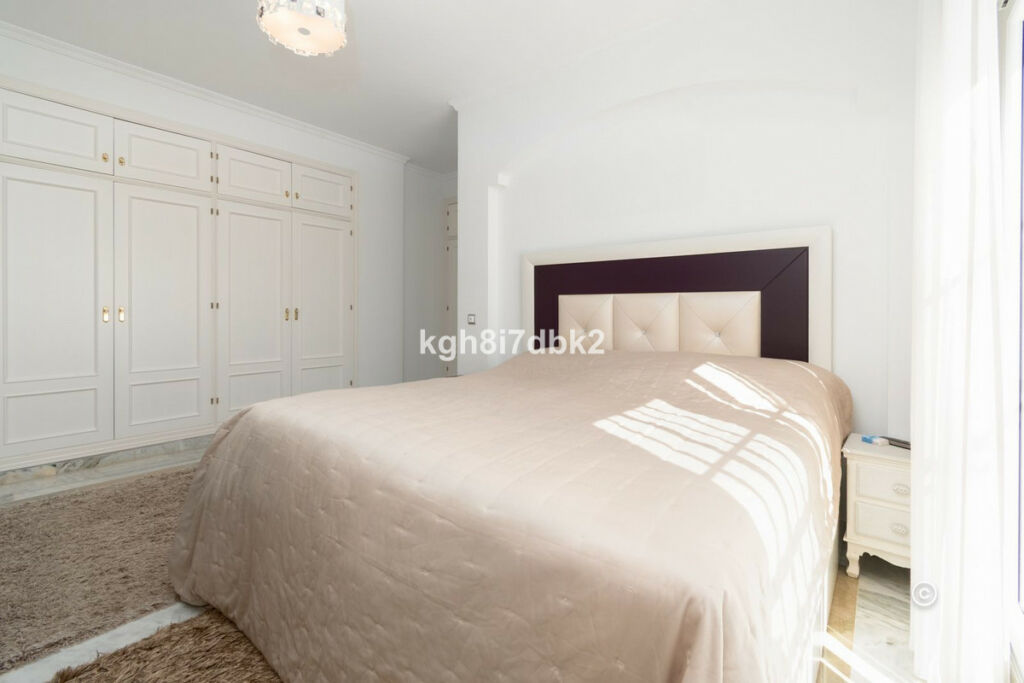 Detached Villa Estepona Málaga - image 20