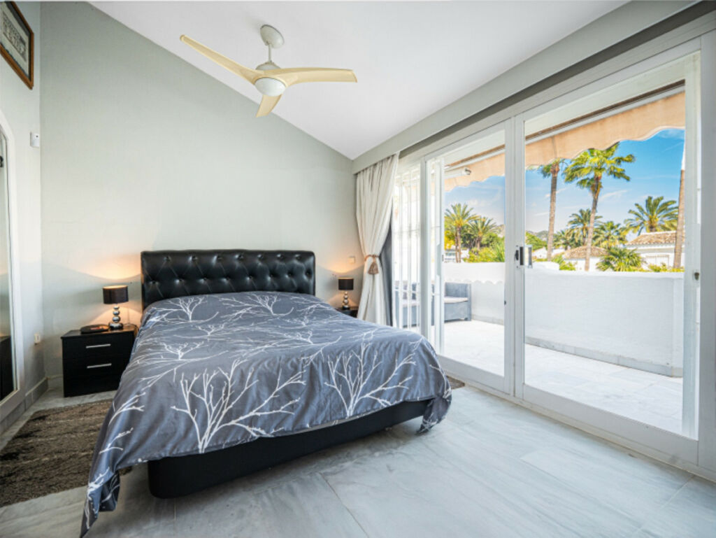 Townhouse Sierra Blanca Málaga - image 19