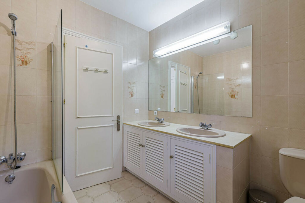 Detached Villa El Paraiso Málaga - image 19