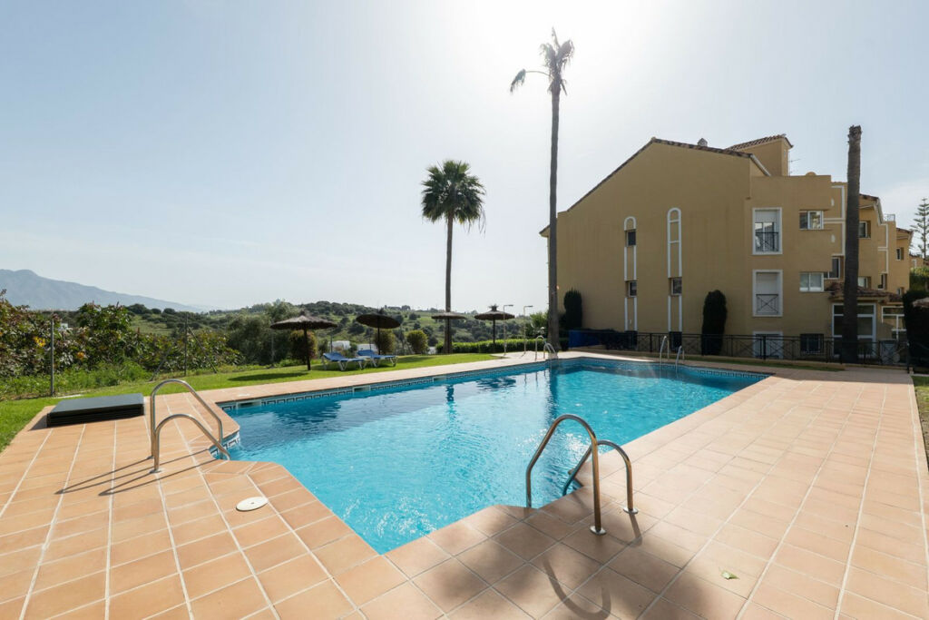 Middle Floor Apartment Estepona Málaga - image 19