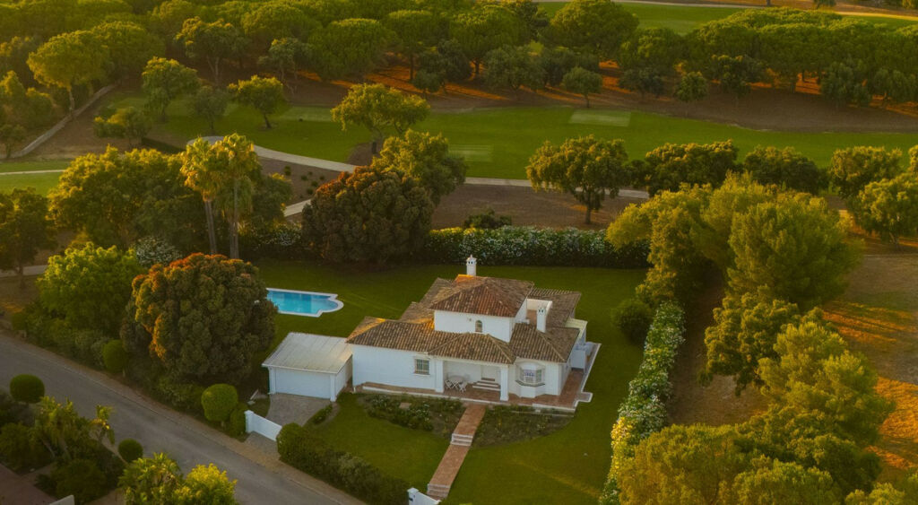 Detached Villa San Roque Club Cádiz - image 19