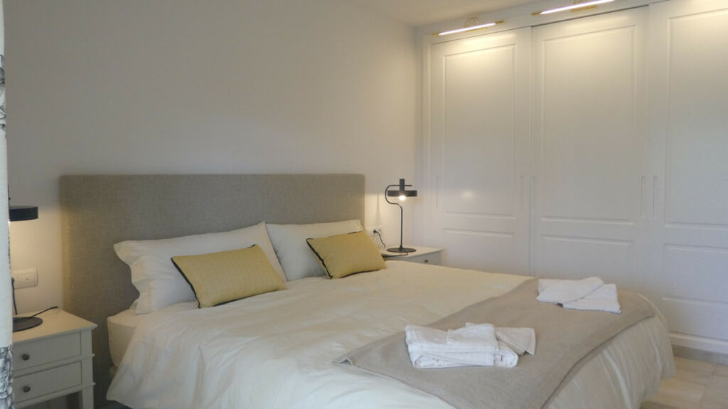 Detached Villa Estepona Málaga - image 19