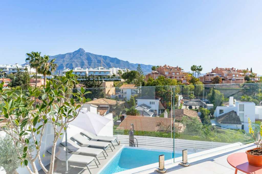 Detached Villa Nueva Andalucía Málaga - image 19