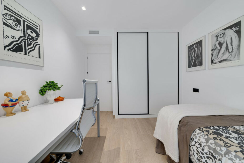 Middle Floor Apartment Torrevieja Alicante - image 18