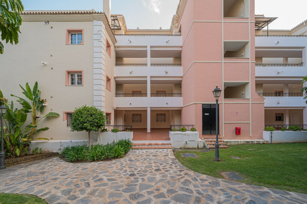 Ground Floor Apartment Nueva Andalucía Málaga - image 18
