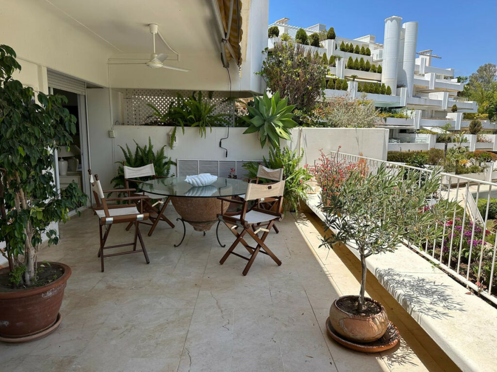 Middle Floor Apartment The Golden Mile Málaga - image 19