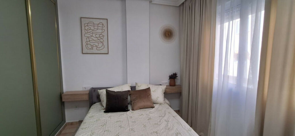 Middle Floor Apartment Torrevieja Alicante - image 16