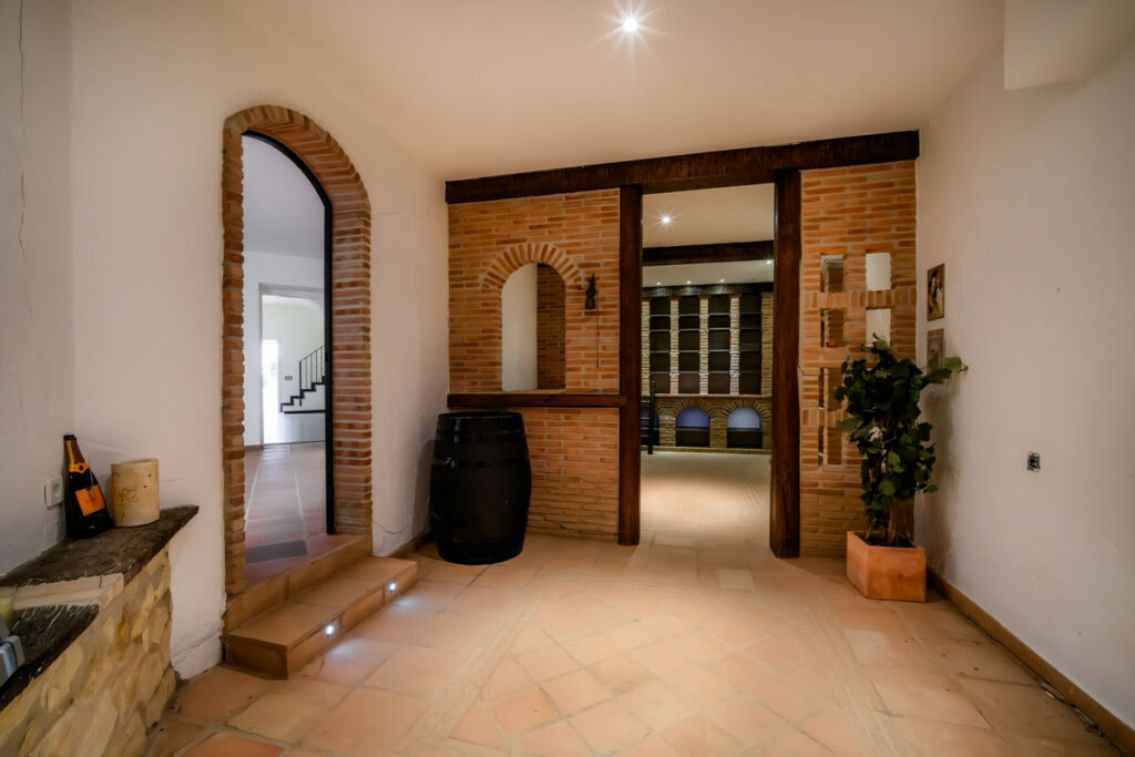 Detached Villa Nueva Andalucía Málaga - image 21