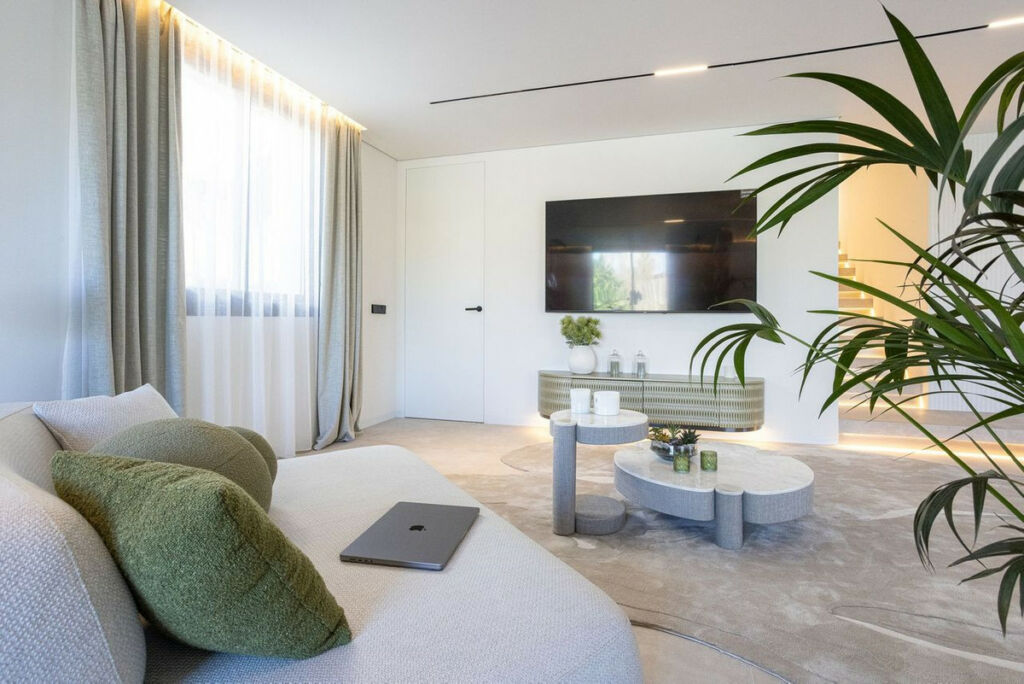 Detached Villa Marbella Málaga - image 19