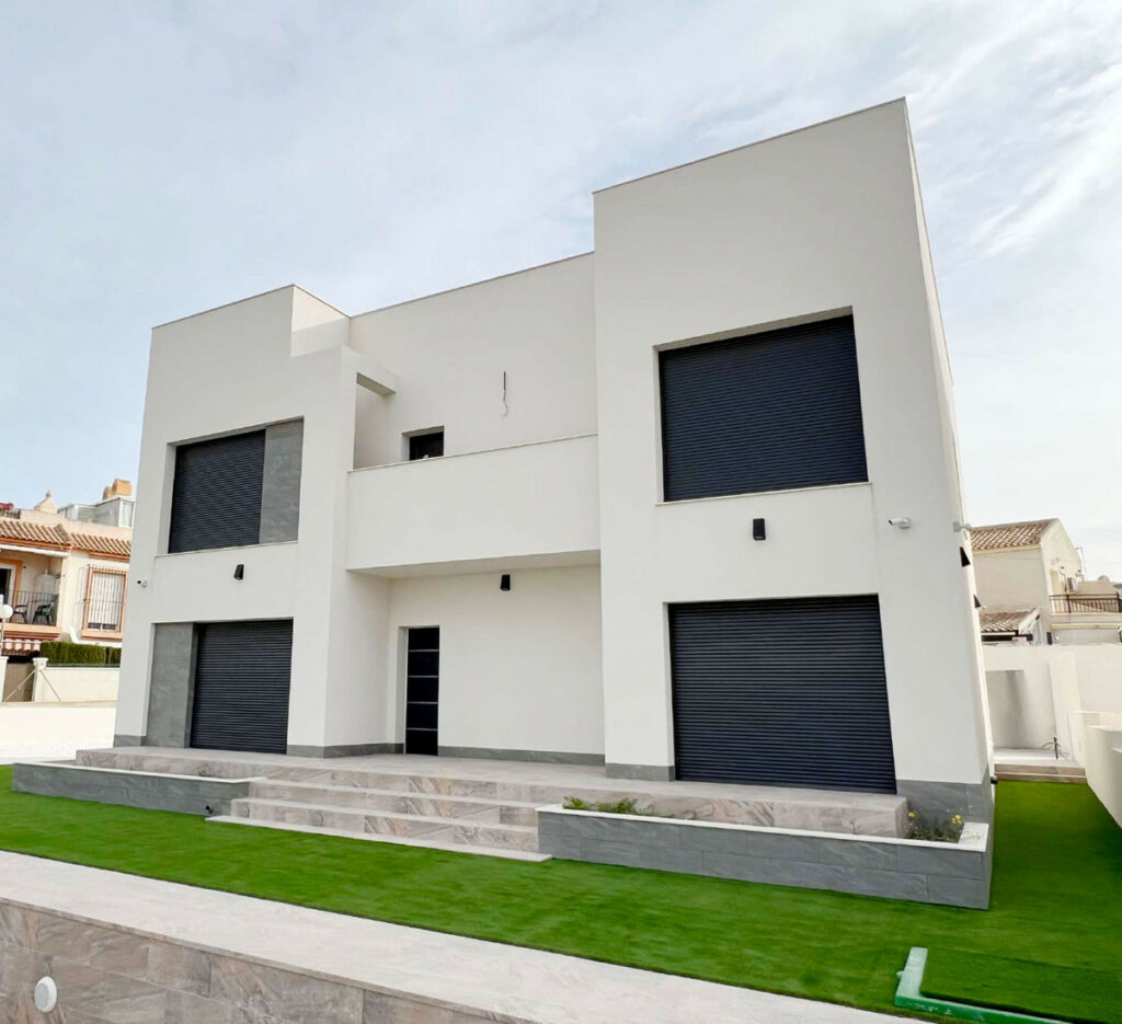 Detached Villa Torrevieja Alicante - image 2