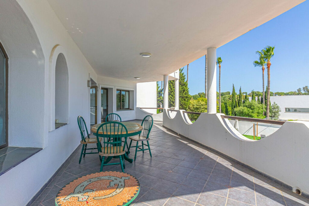 Detached Villa Sotogrande Cádiz - image 2