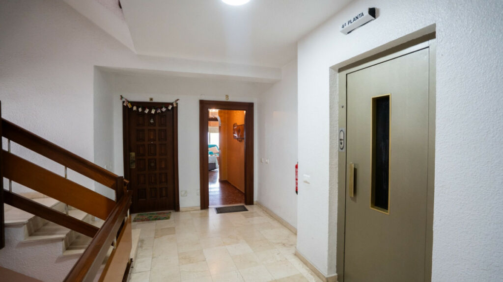 Middle Floor Apartment Torrevieja Alicante - image 2