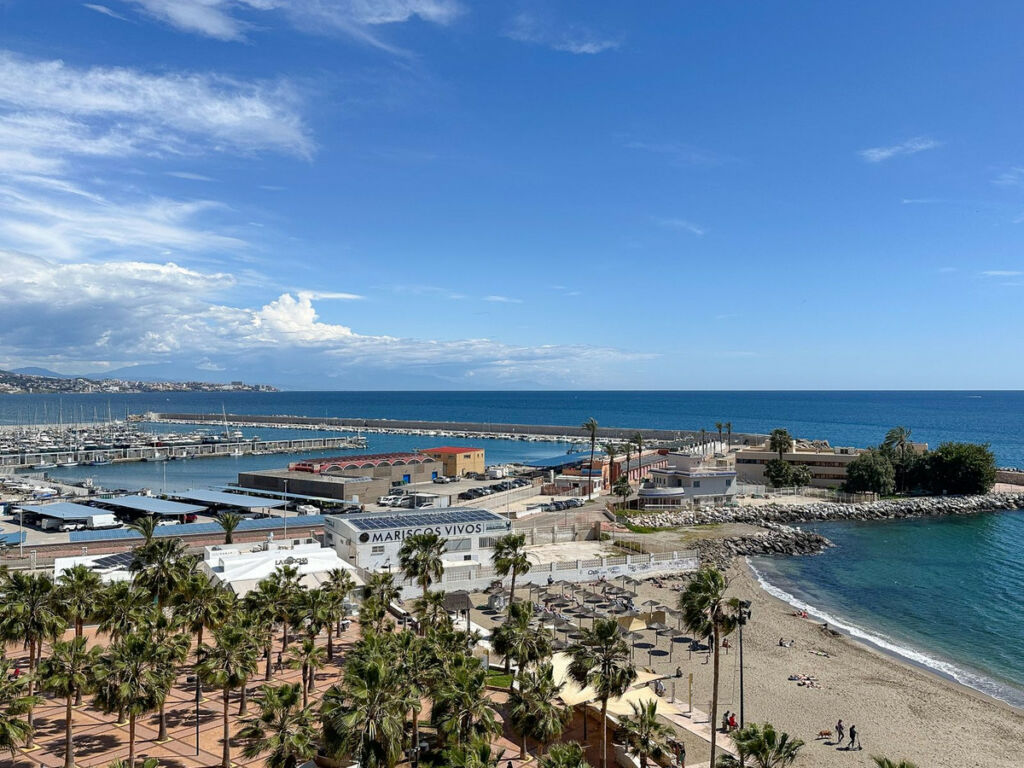 Middle Floor Apartment Fuengirola Málaga - image 2