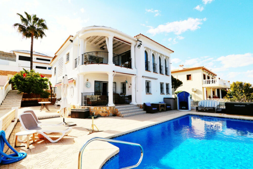 Detached Villa La Nucia Alicante - image 2