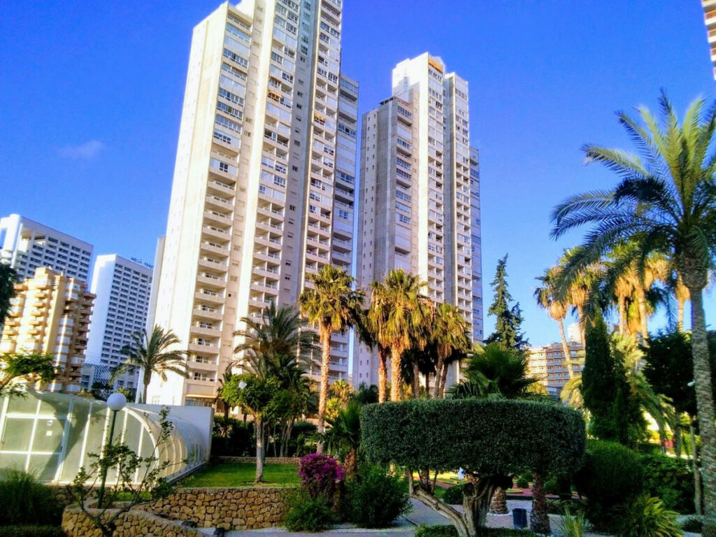 Middle Floor Apartment Benidorm Alicante - image 2