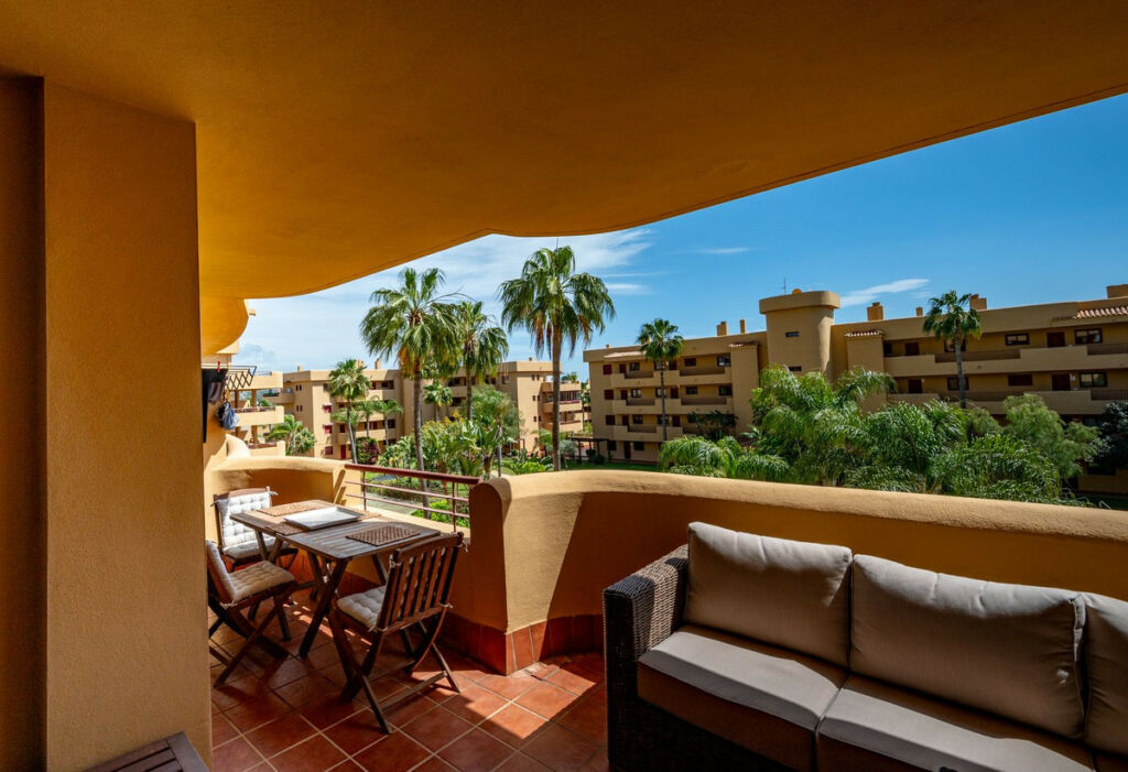 Middle Floor Apartment La Cala de Mijas Málaga - image 2
