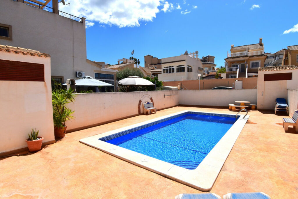 Townhouse Los Altos Alicante - image 2