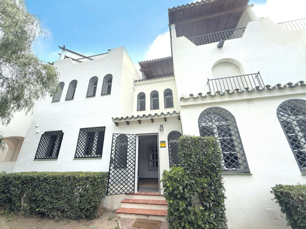 Townhouse Nueva Andalucía Málaga - image 2