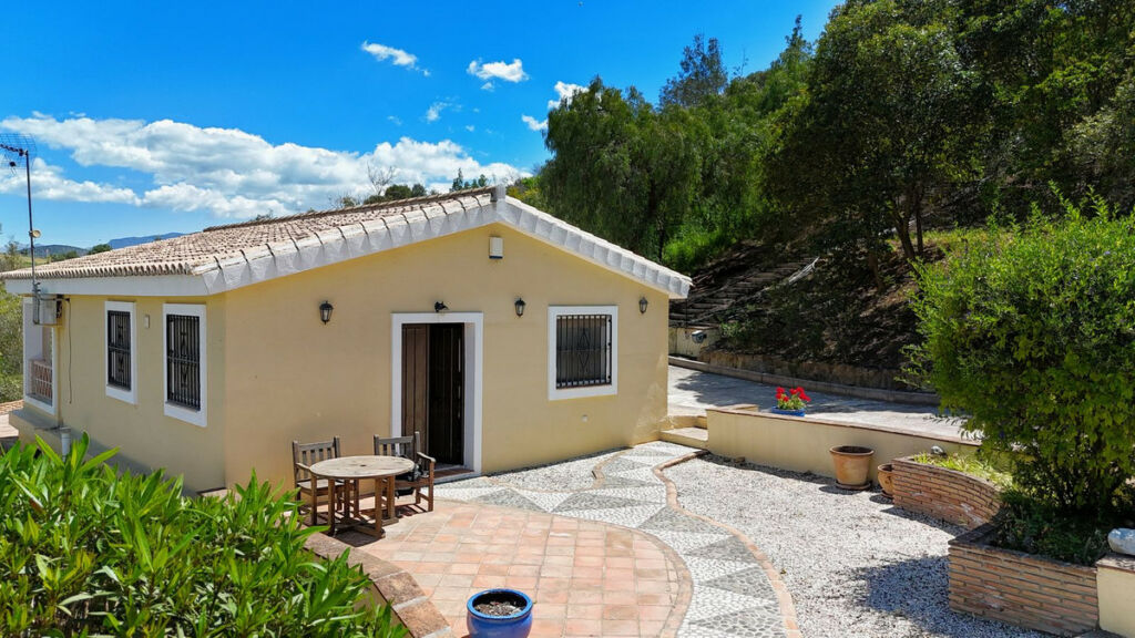 Detached Villa Coín Málaga - image 2