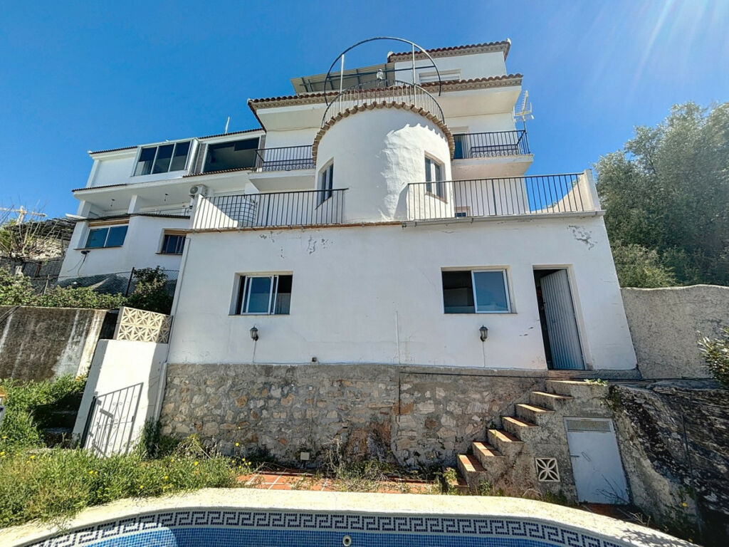 Detached Villa Cómpeta Málaga - image 2