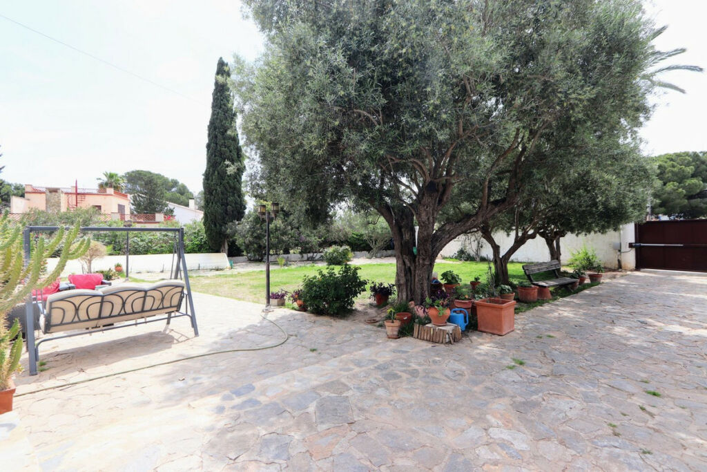 Detached Villa Cabo Roig Alicante - image 2